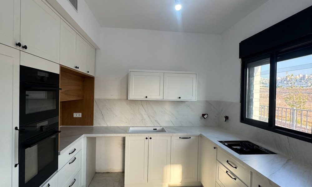 3f2f0cbb-6035-4736-aaff-5c7385866fb4