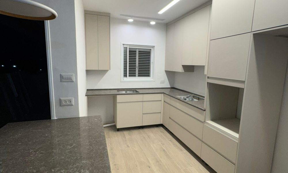 a317bfb6-0d5c-4dd1-8654-d66654a25880